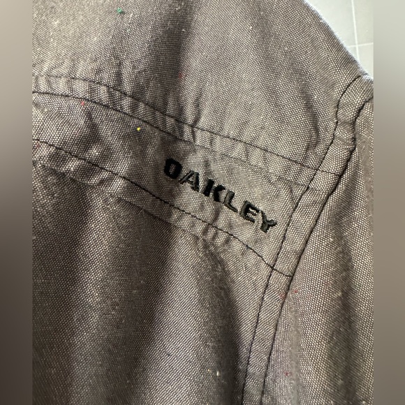 XL Oakley Button Up Shirt - Picture 3 of 6